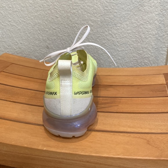 NIKE EUC/GUC Air VaporMax SE in Luminous Green | sz 8.5 - Picture 4 of 16